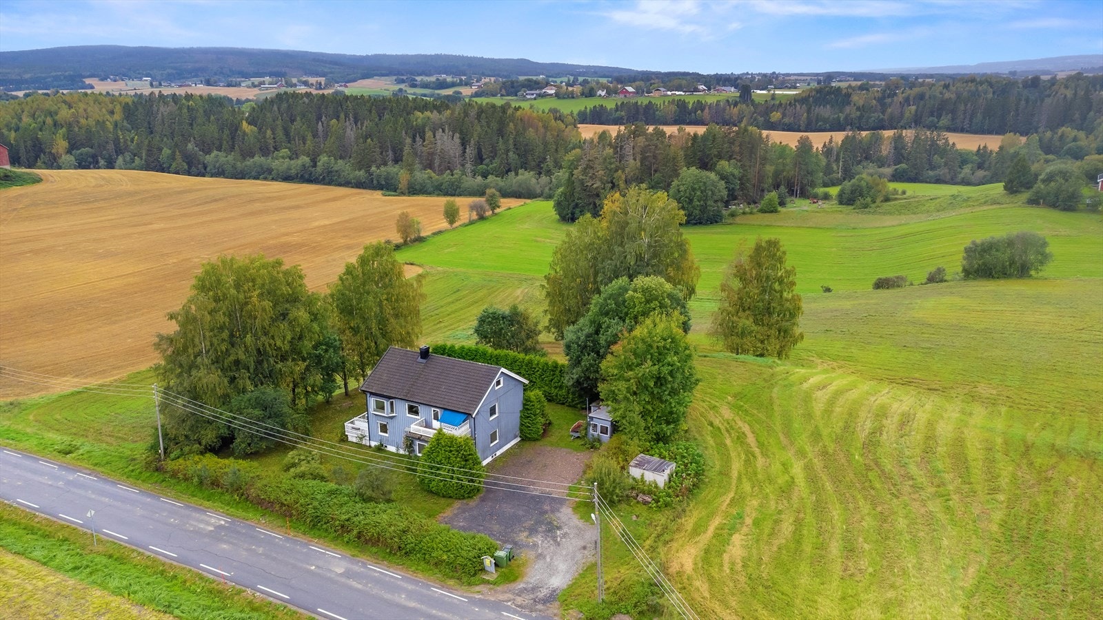 Det er gode rekreasjonsmuligheter i nærområdet og for den aktivitets lystne er det et aktivt idrettslag i Sørum med lysløype og idrettsanlegg på Lørenfallet. Galleribilde