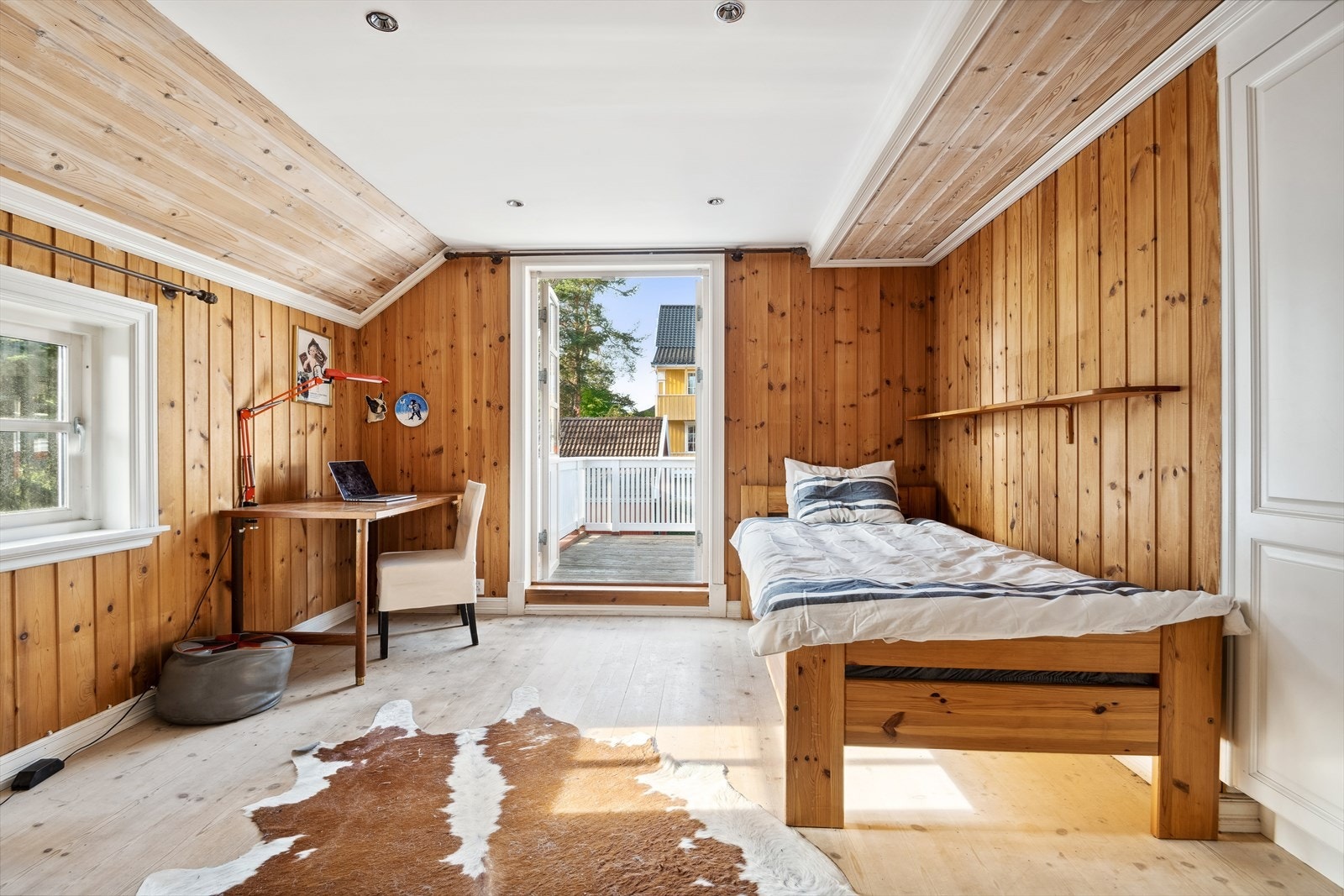 Soverom med utgang til flott altan på ca. 23 m². Galleribilde