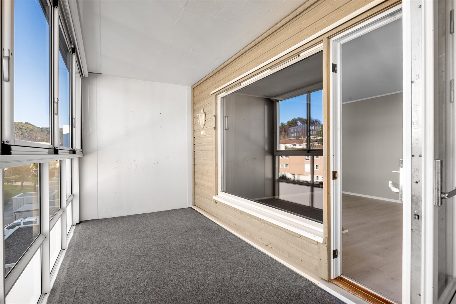 Balkongen er vestvendt med fine ettermiddagssol. Galleribilde