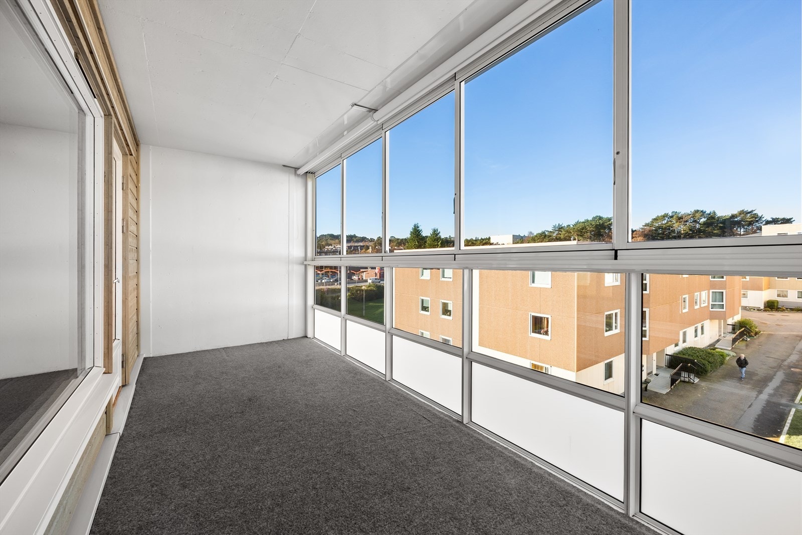 Balkongen fungere som en forlengelse av stuen og kan benyttes hele året. Galleribilde