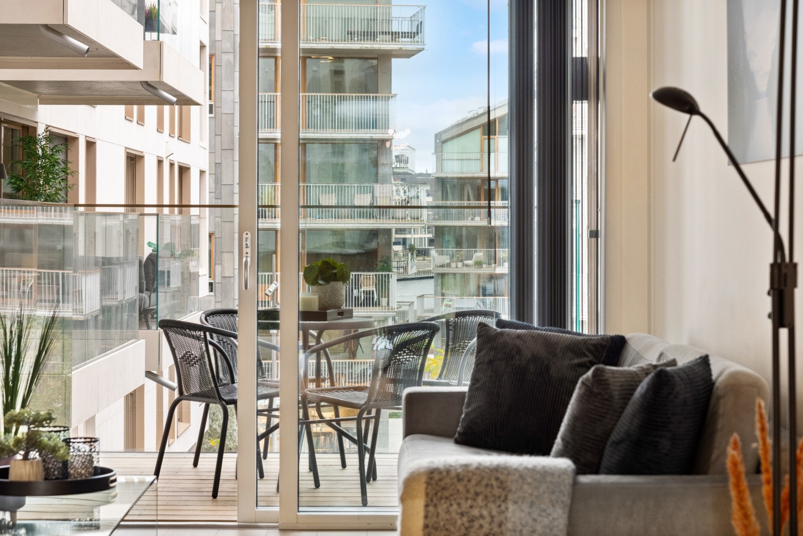 Stuen har direkte adkomst til balkongen med skyvedør Galleribilde