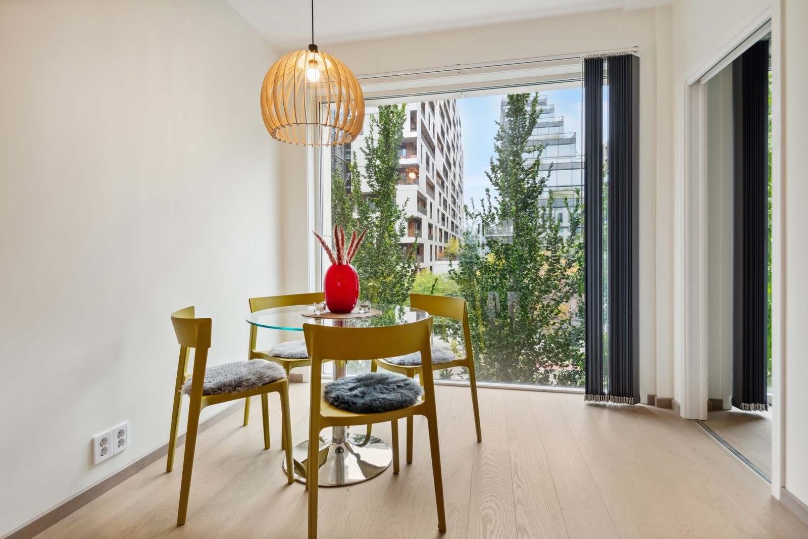 Her ligger alt til rette for hyggelige middagsselskaper med venner og familie. Galleribilde