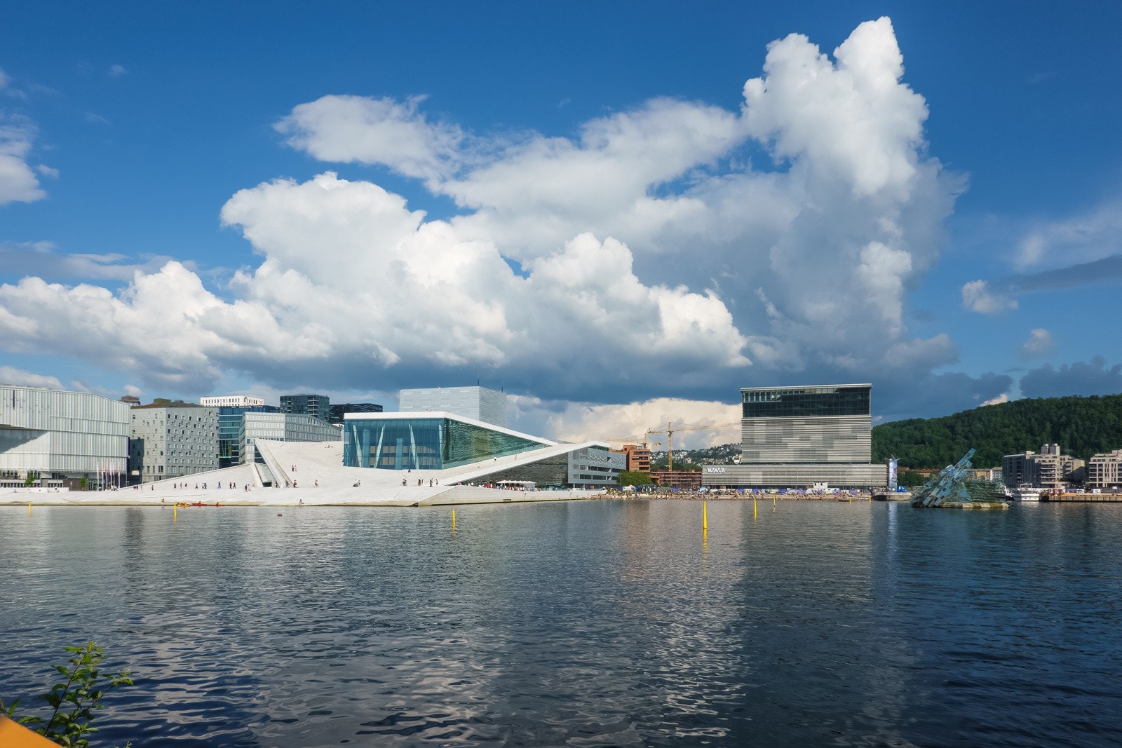 Et lite steinkast unna leiligheten ligger både operaen, Deichman Bjørvika og Munch-museet. Galleribilde