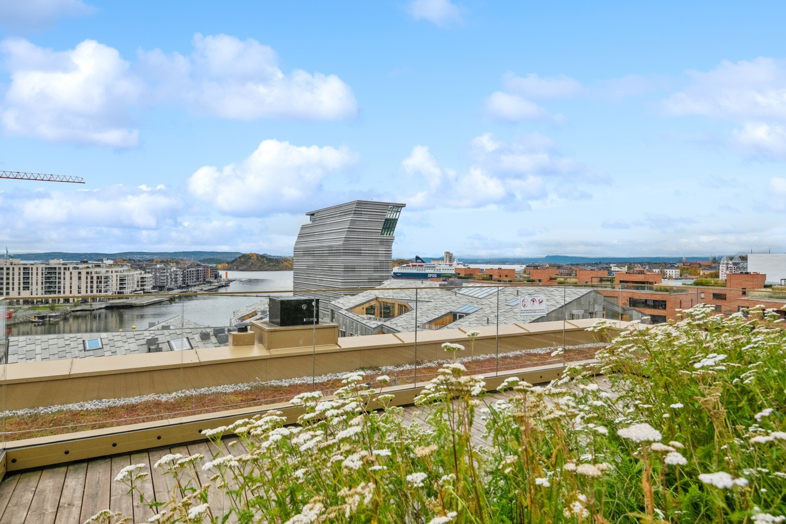 Felles takterrasse i 9. etasje. med flott utsikt i alle retninger Galleribilde