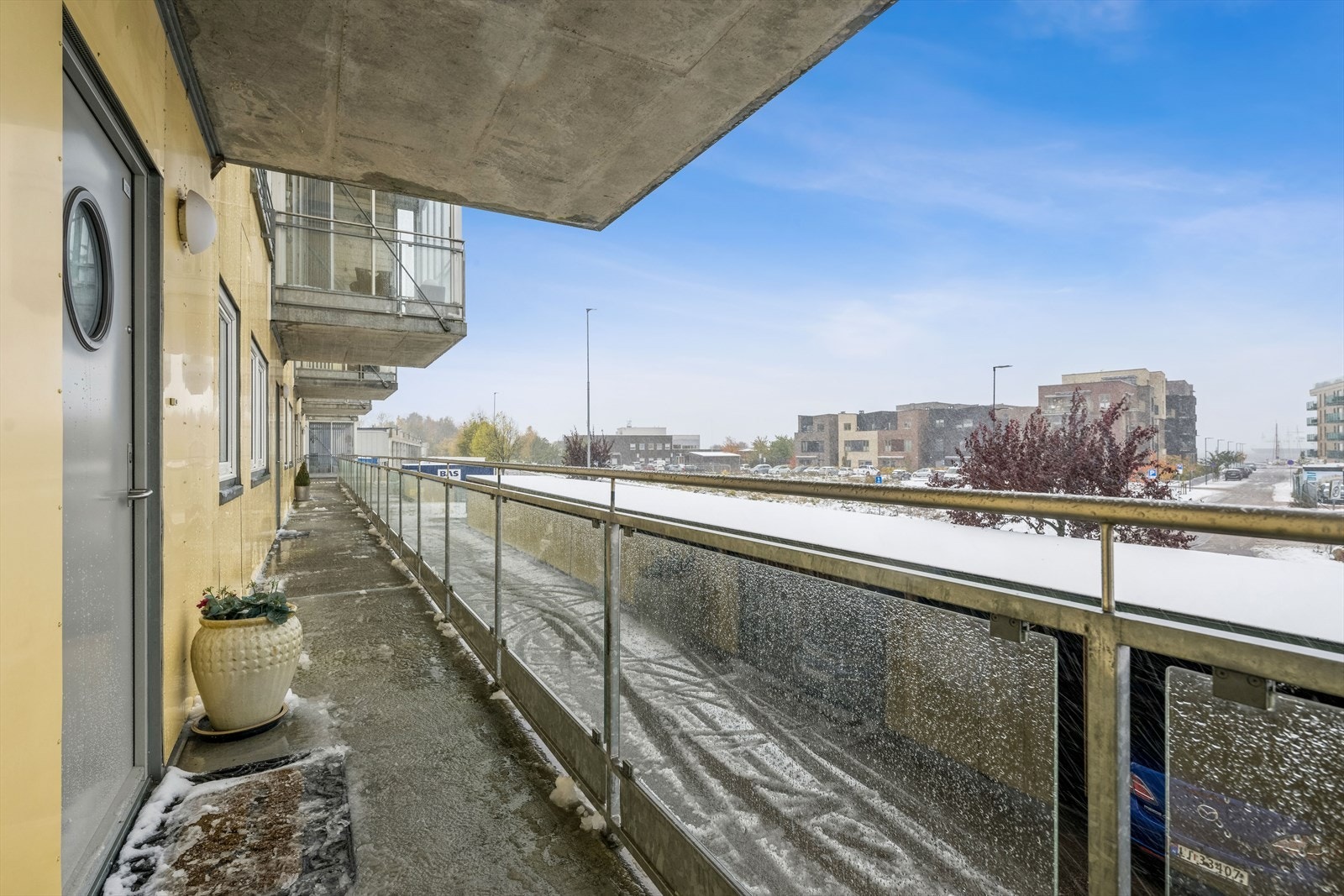 Inngangsparti m/plass til lite kafébord og stol. Galleribilde