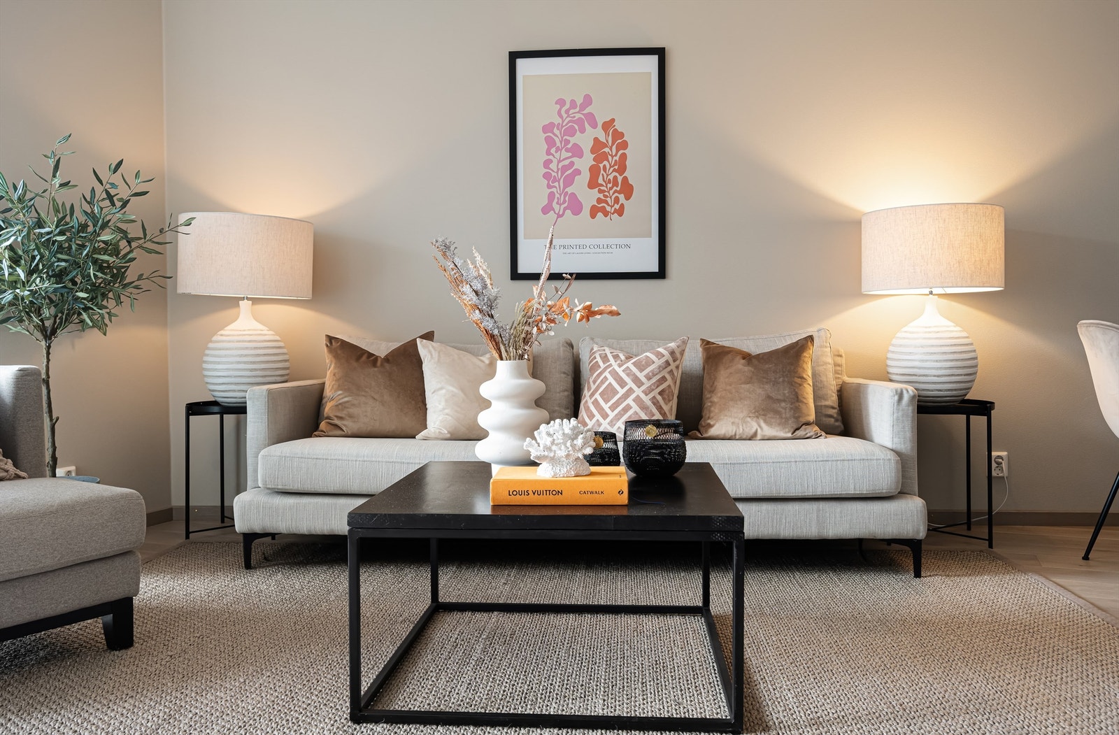 Boligene er miljøsertifisert etter BREEAM-standard. Her er det gjort alt for at boligen skal ha et trygt og godt innemiljø, samt være energieffektiv, ressurseffektiv, klimavennlig og uten helse- og miljøskadelige stoffer. Galleribilde