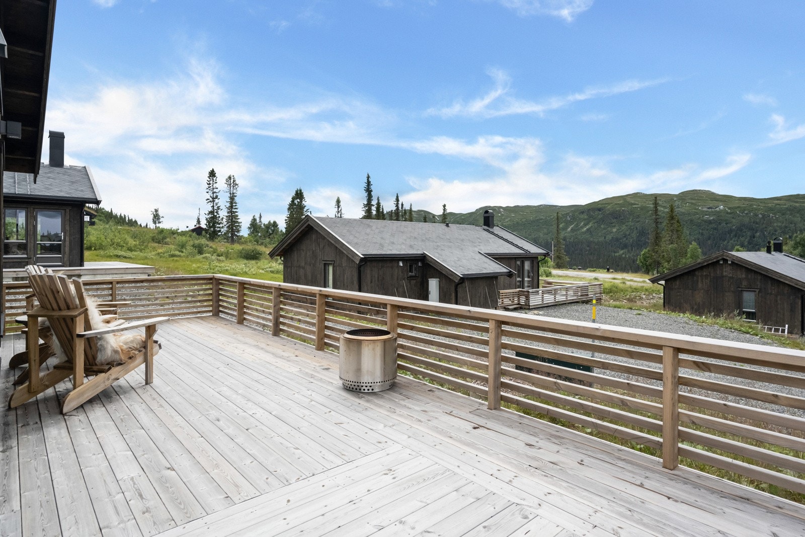 Fin terrasse med fint utsyn og gode solforhold Galleribilde
