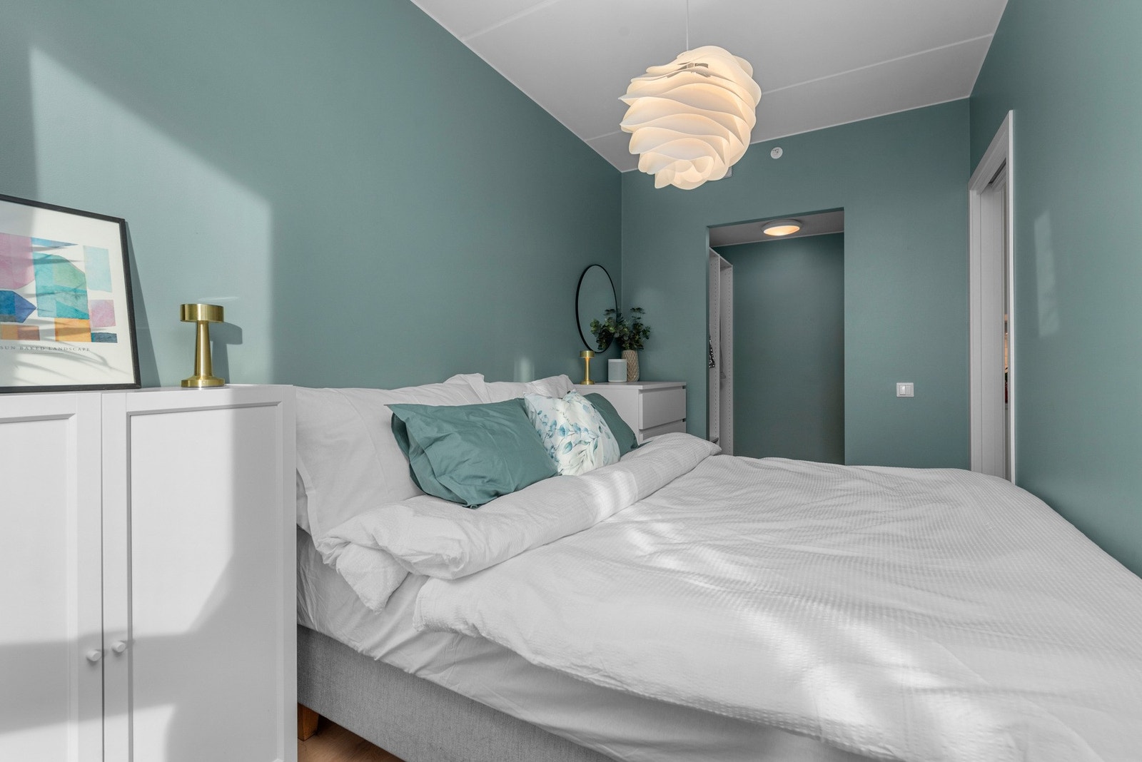 Soverom og garderobe på totalt 10,5m2 Galleribilde