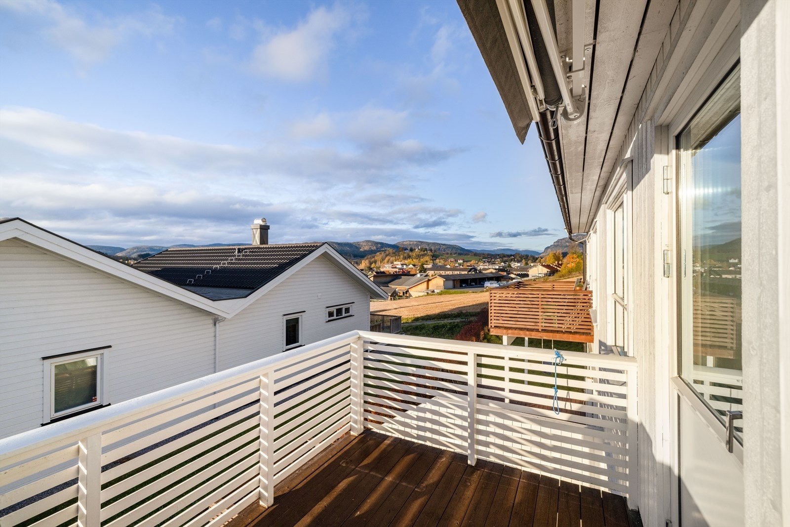 Fra verandaen er det fin utsikt! Galleribilde