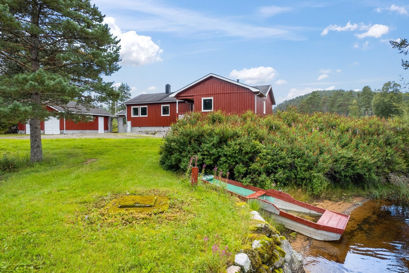 Eiendommen har en idyllisk beliggenhet. Galleribilde