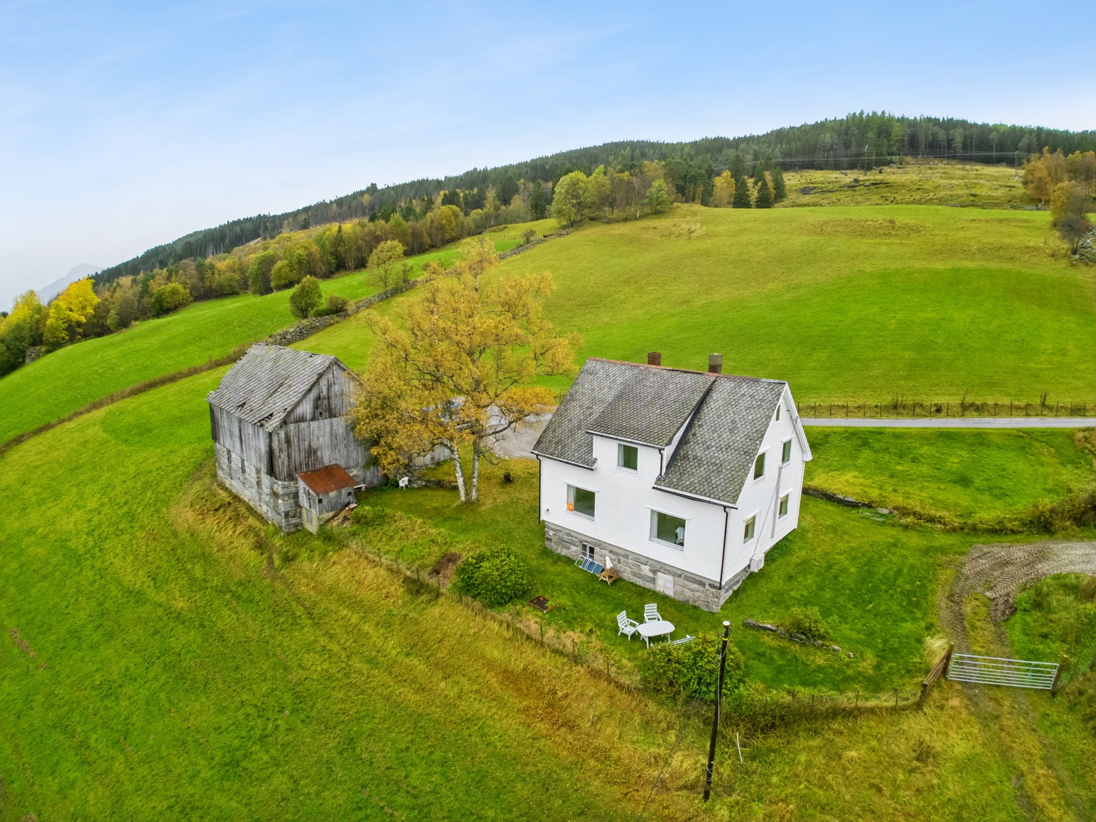 Sjarmerande eigedom med landleg og fin beliggenhet på Breim