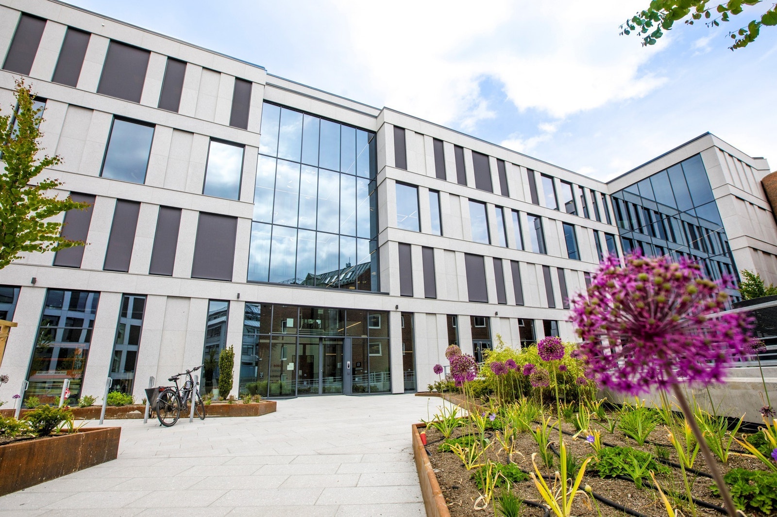 Bilde av det nylig oppførte nabobygget i Brynsveien 16. Galleribilde