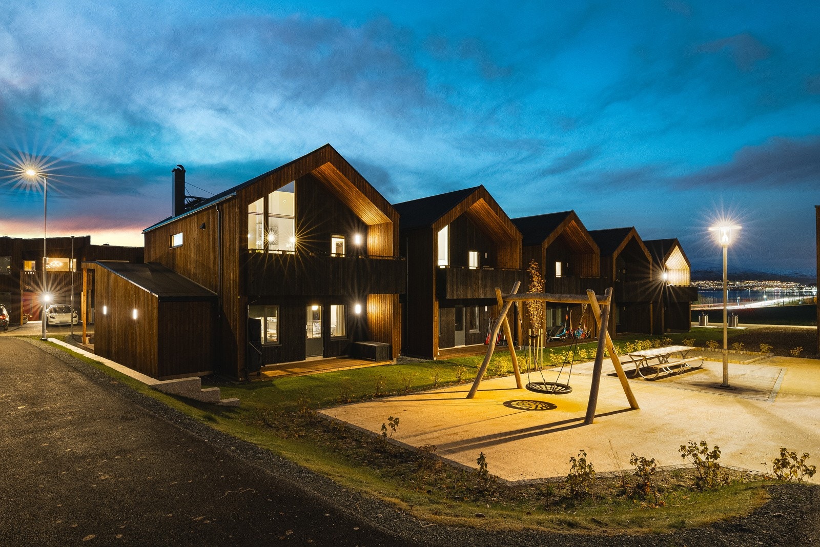 Boligen ligger på enden av rekka mot sør, og har flere fordeler knyttet til sol, snødeponi og trafikk. Galleribilde