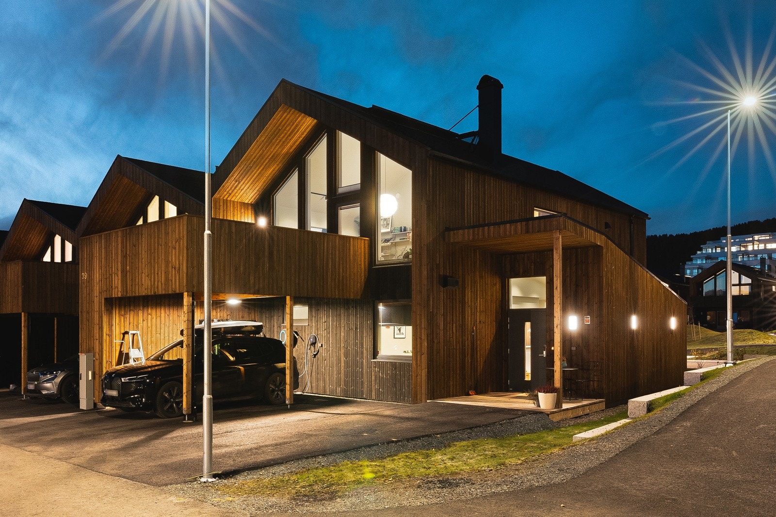 En rålekker og betydelig påkostet enebolig i kjede fra 2022. Galleribilde