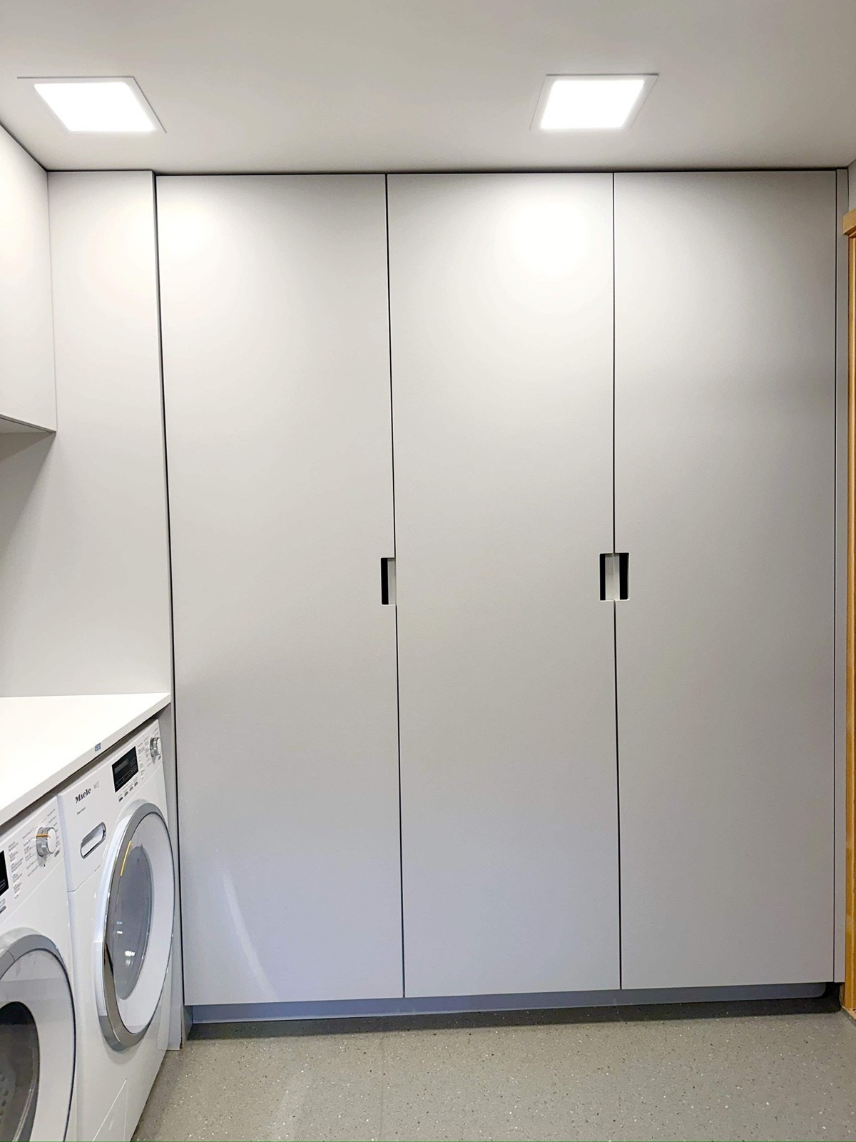 Godt med skapplass i vaskerommet Galleribilde