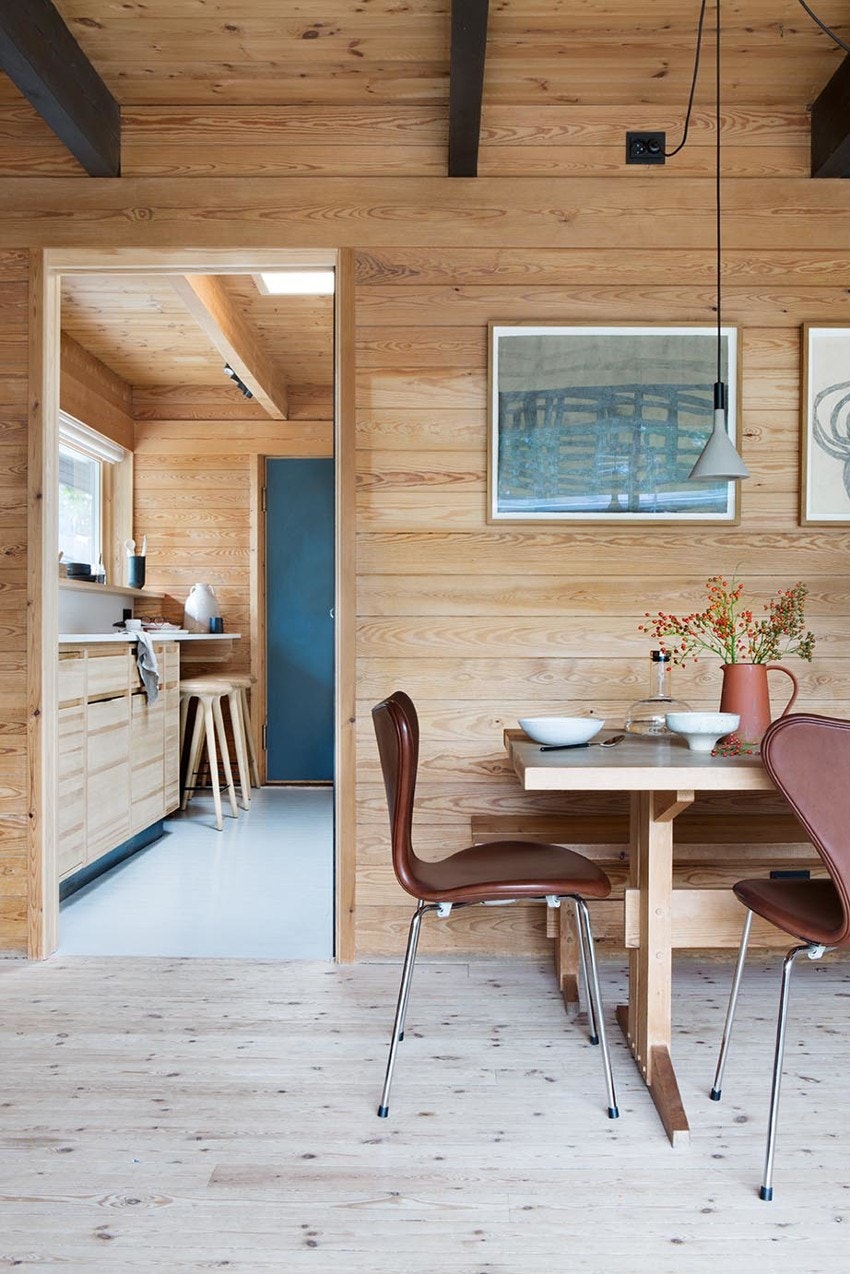 Fra del av spisestuen utenfor kjøkkenet Galleribilde