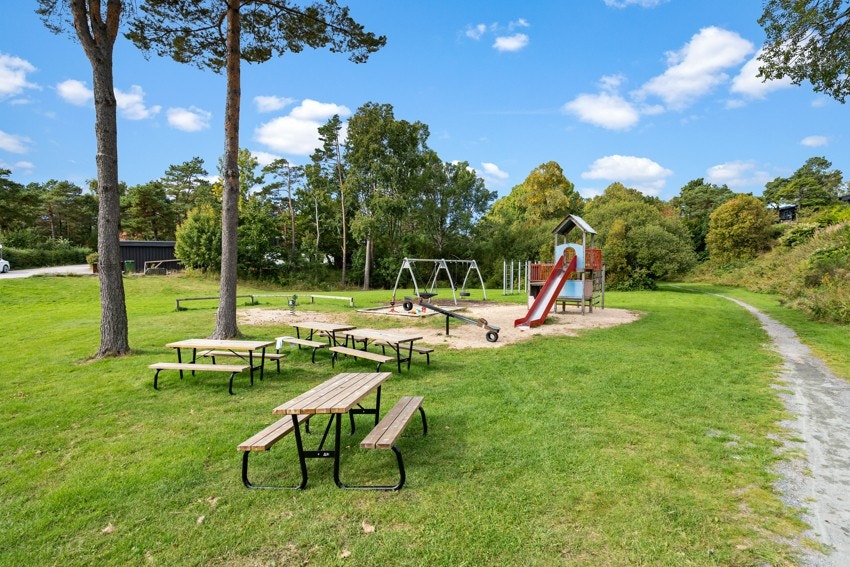 Nærhet til en romslig lekeplass for området Galleribilde