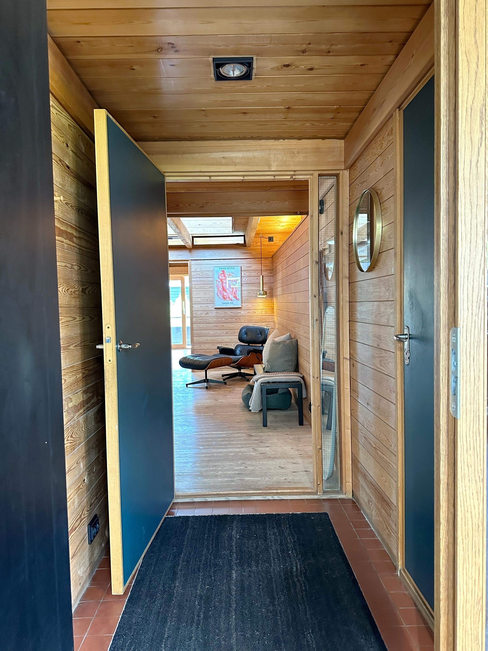 Vindfang med dør inn til entre/hall Galleribilde