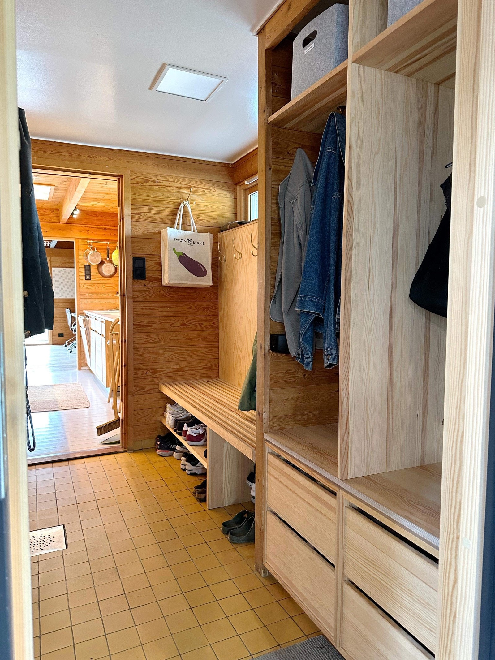 Fra grovkjøkken/bod/garderobedel 1.etg. Galleribilde