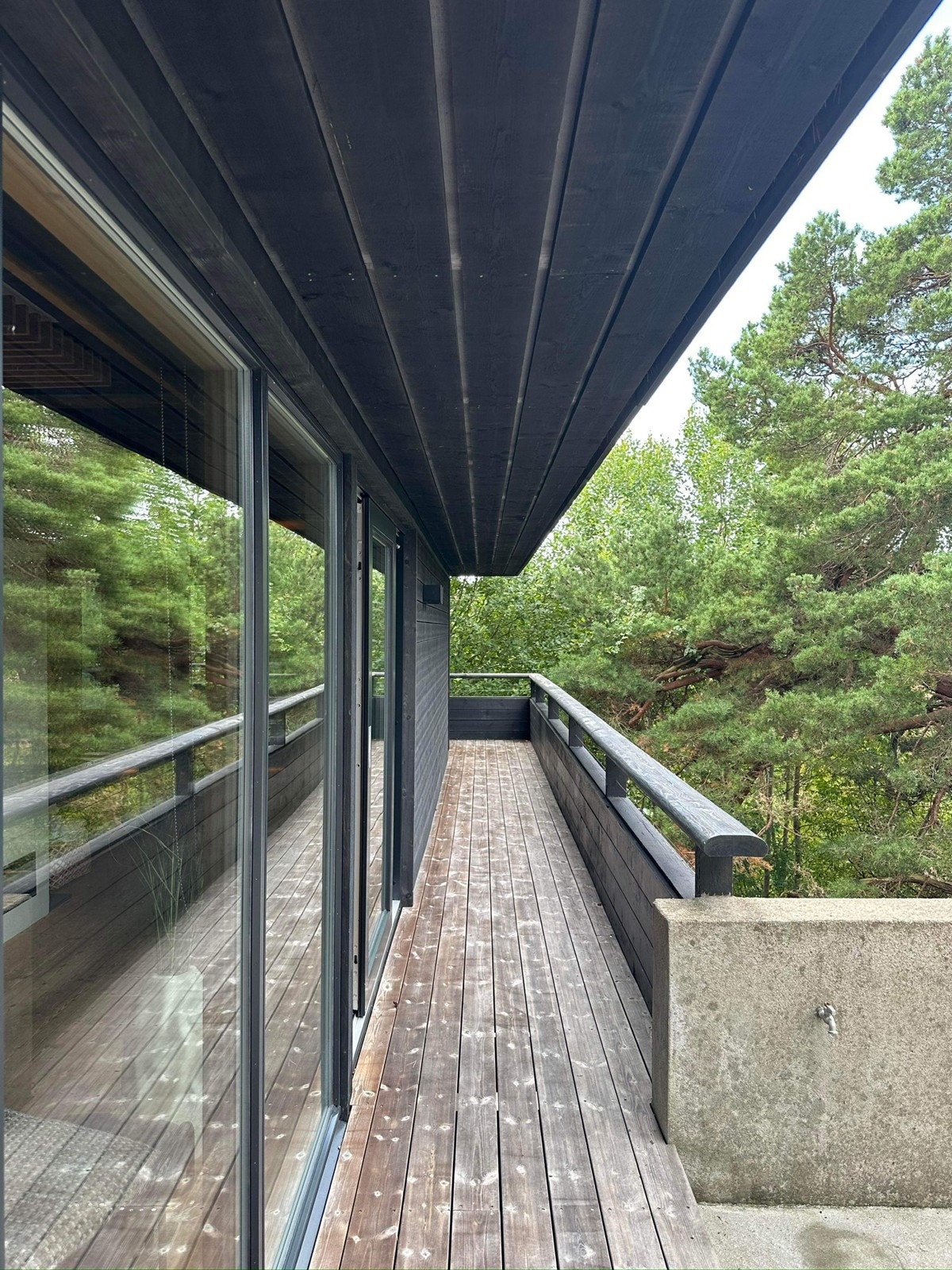 Fra gangpartiet rundt huset Galleribilde