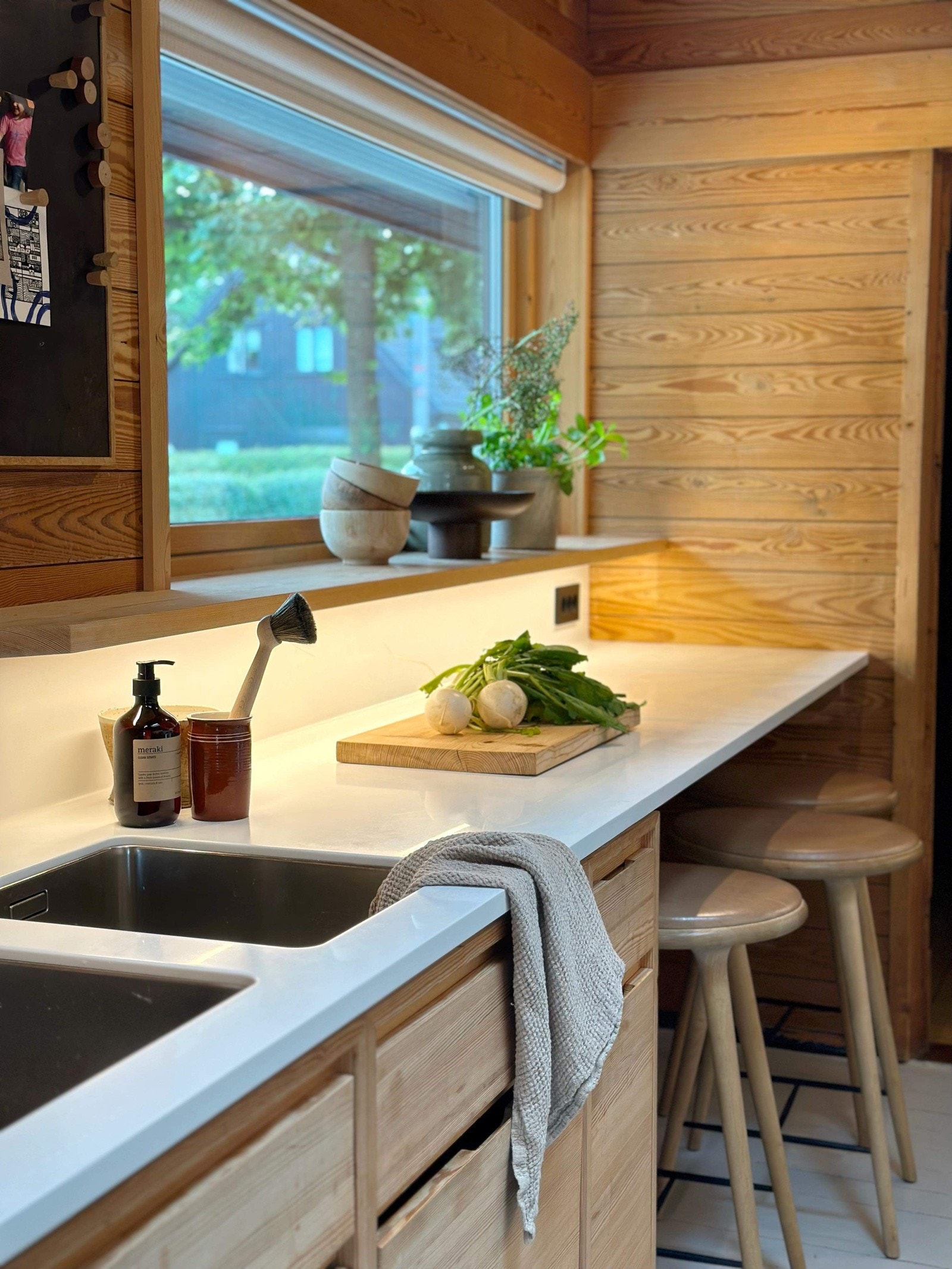 Del av det plassbygde kjøkkenet Galleribilde