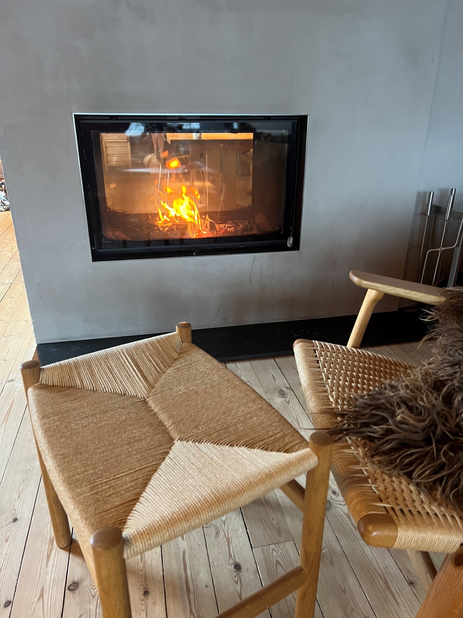 Fra stuen med den gjennomgående peisen Galleribilde