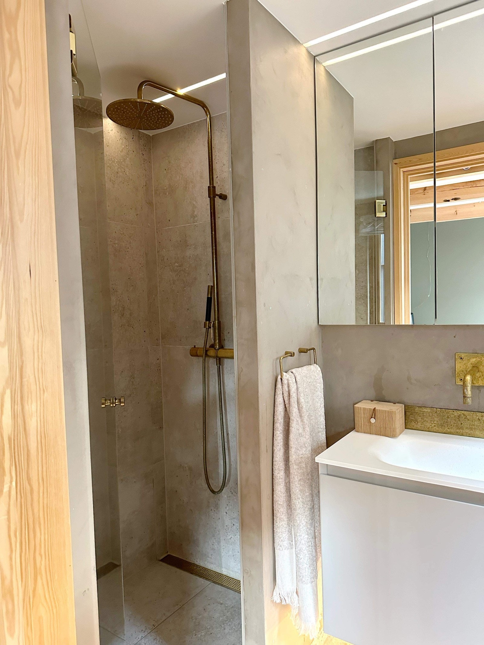 Del av dusjbadet til soverom 2 Galleribilde