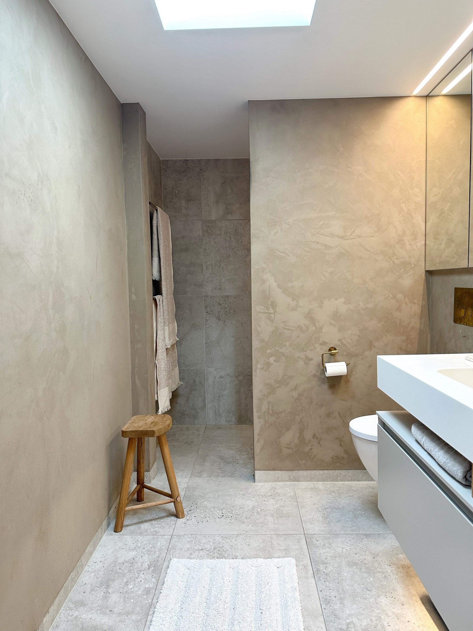 Del av dusjbadet til hovedsoverommet Galleribilde