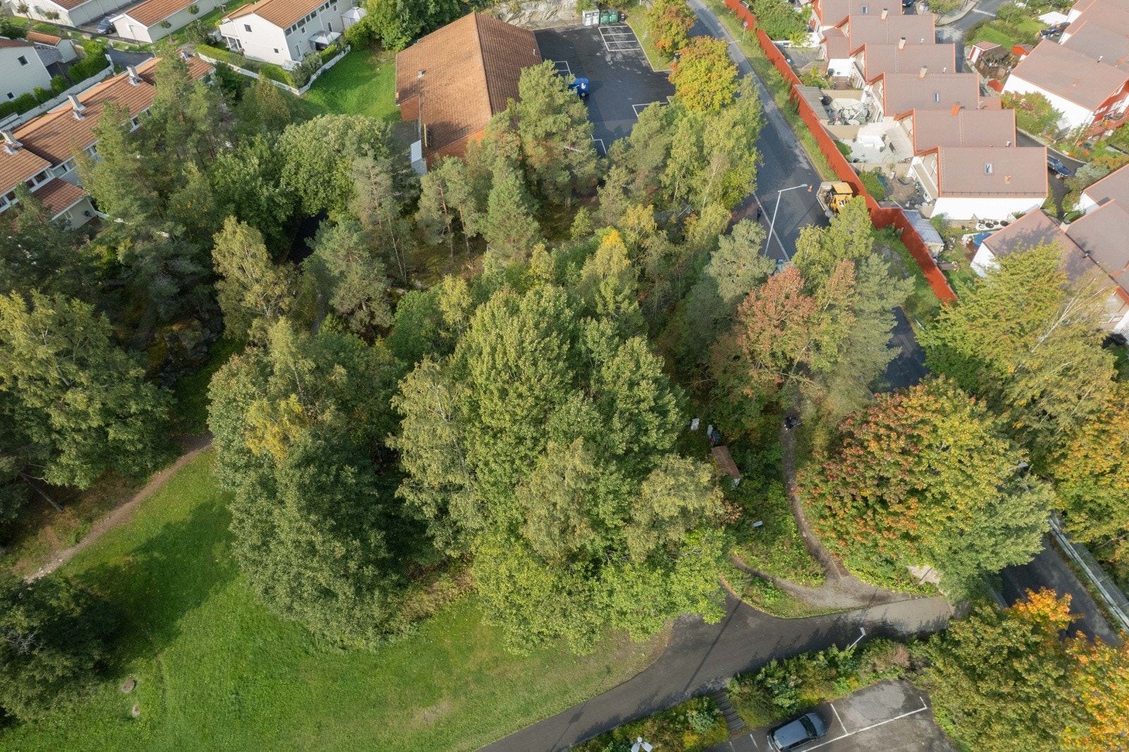 Spennende tomt med utviklingspotensiale på Holmlia Galleribilde