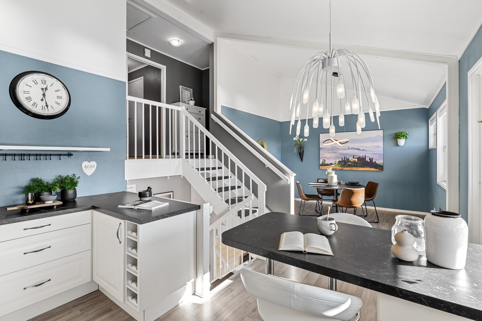 God plass til spisegruppe. Galleribilde