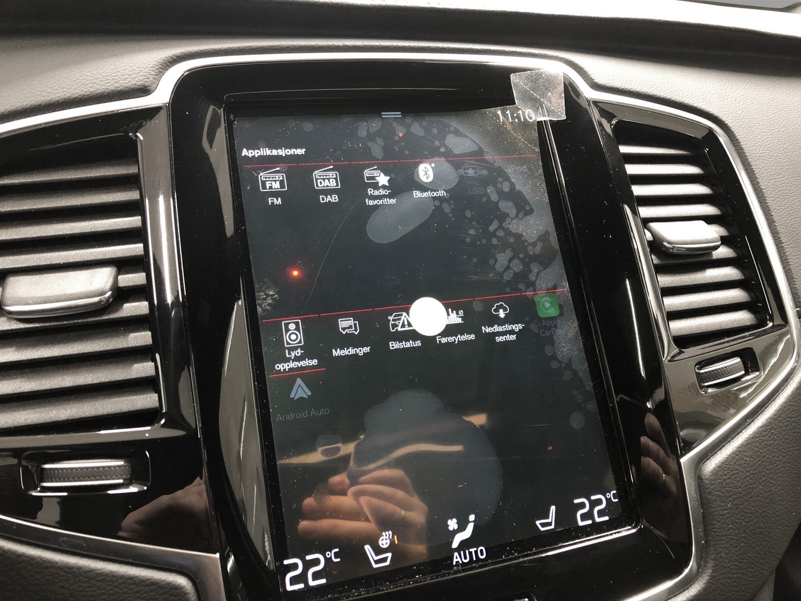 Legg merke til Apple CarPlay og Android Auto