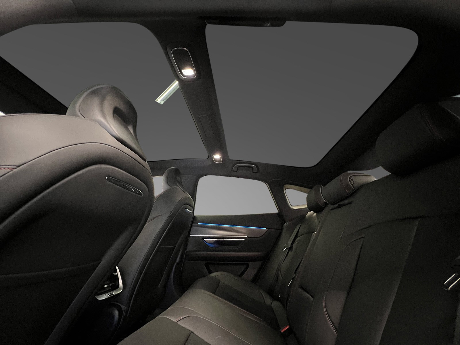 Panorama tak gir god lys inn og bidrar til en god kjøreopplevelse