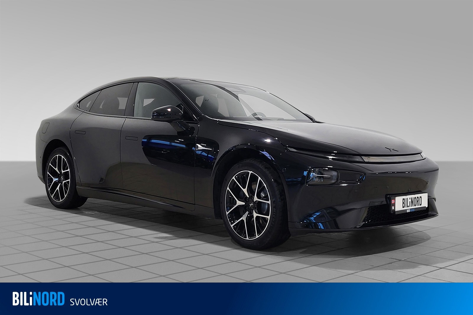 Lekker sedan XPENG P7 AWD med rekkevidde 505 KM WLTP