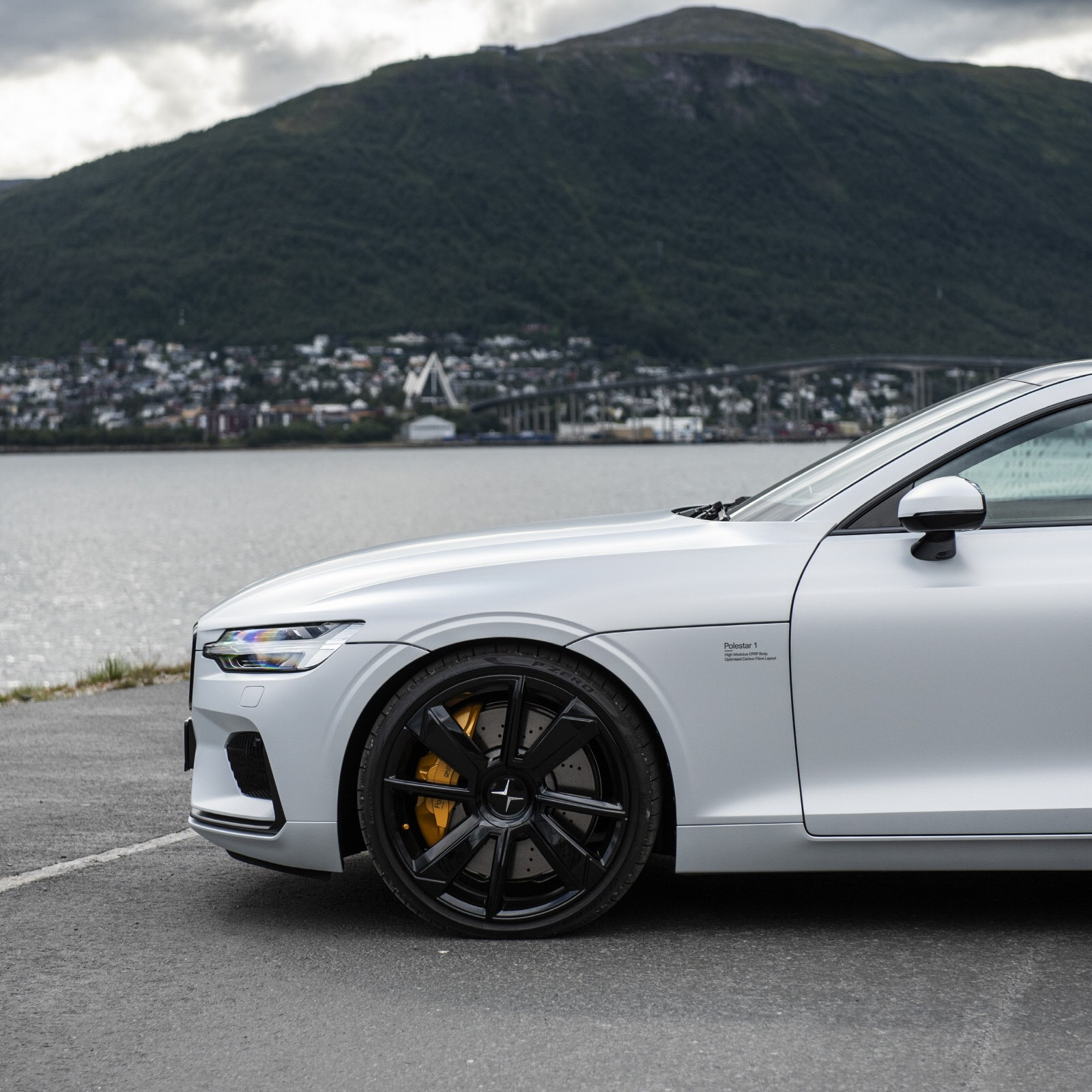 Sommerfelgene er i 21" med dekkmoellen Pirelli P Zero