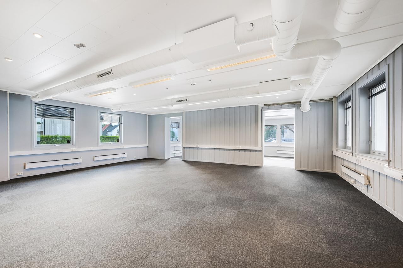 Kontordel med separat inngang Galleribilde