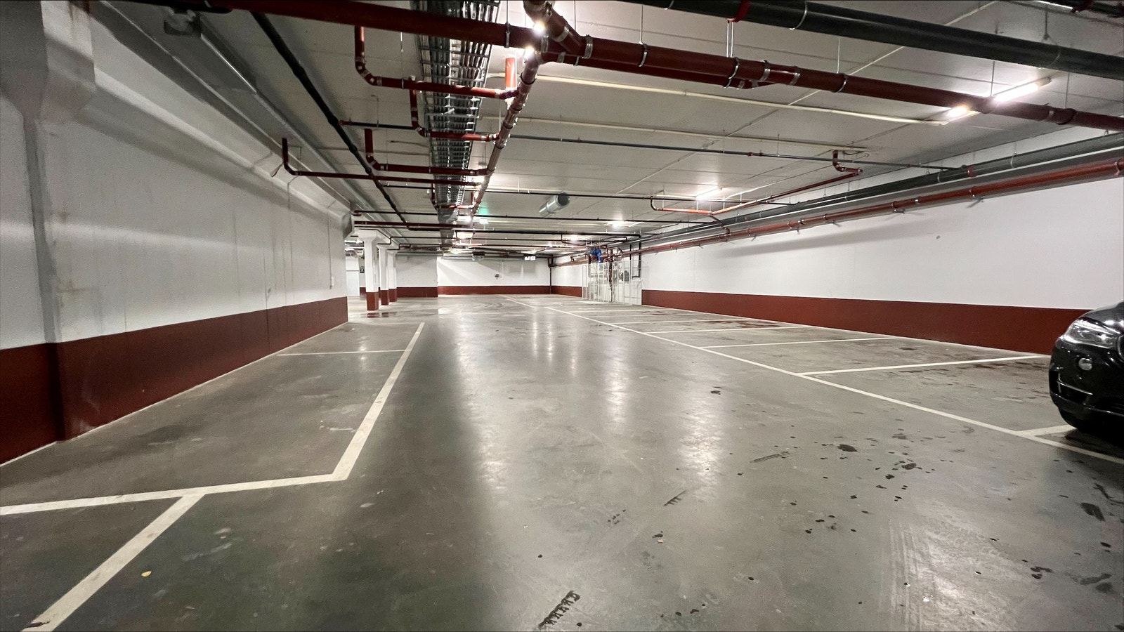P-kjeller med elbilladere Galleribilde