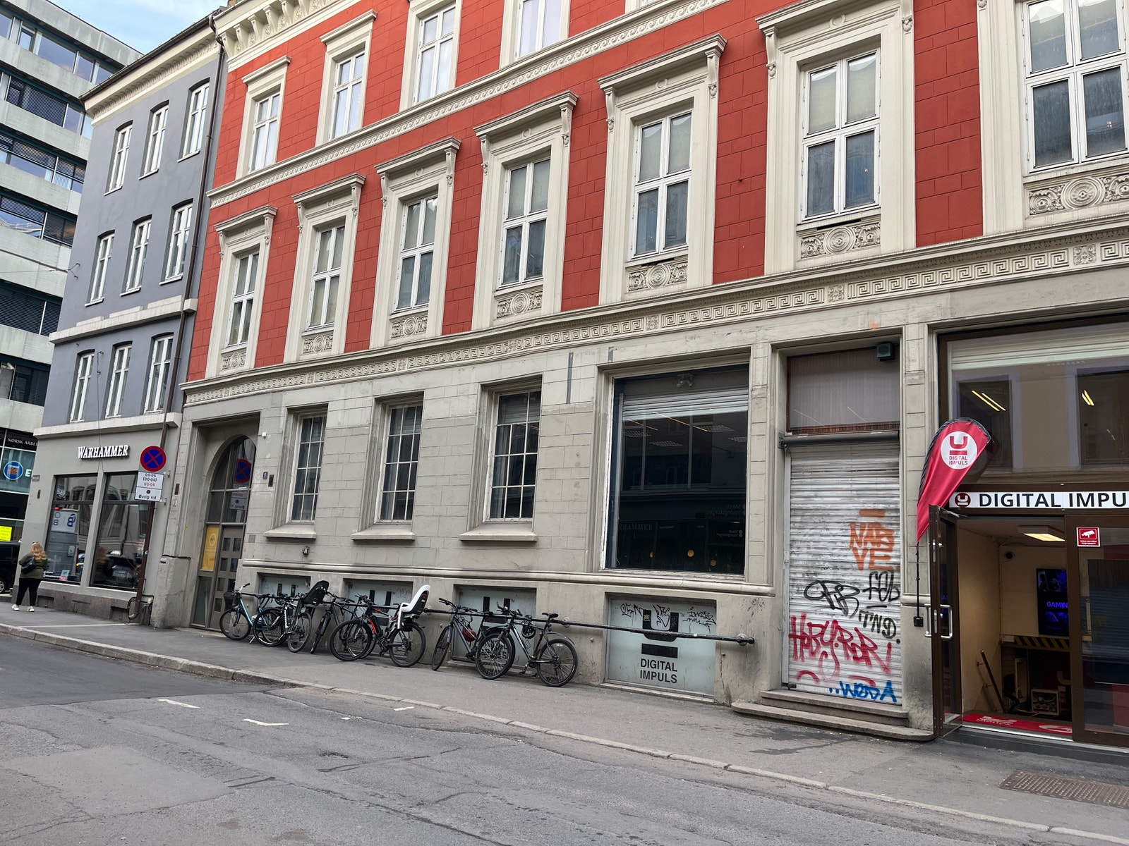 Lokalet har inngang fra gateplan og kontorinngang Galleribilde
