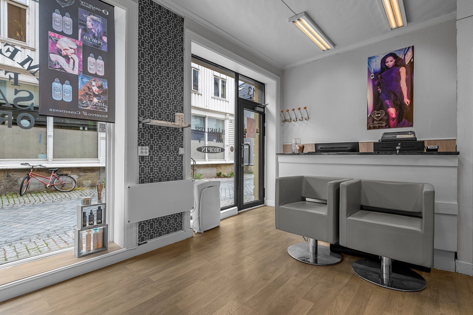 Lokalet har lett tilkomst med inngang fra gateplan. Galleribilde