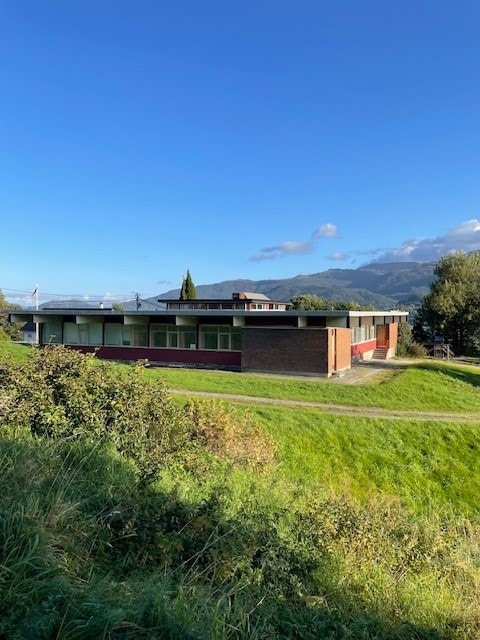 Hauge skule - bilde frå sør - klasseromsfløy Galleribilde