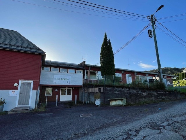 Hauge skule - bilde frå vest - klasseromsfløy Galleribilde
