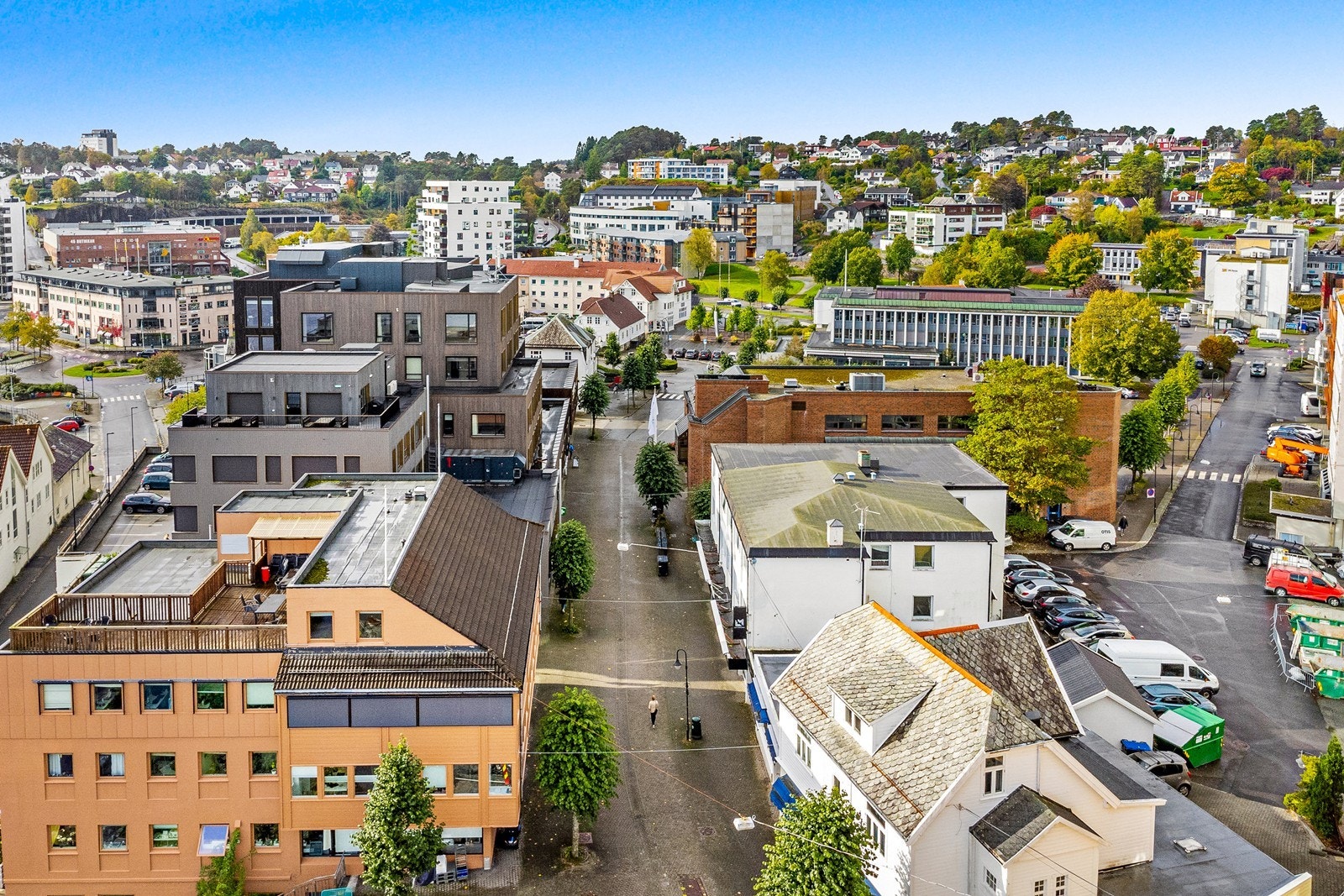 Sentral beliggenhet på Leirvik Galleribilde