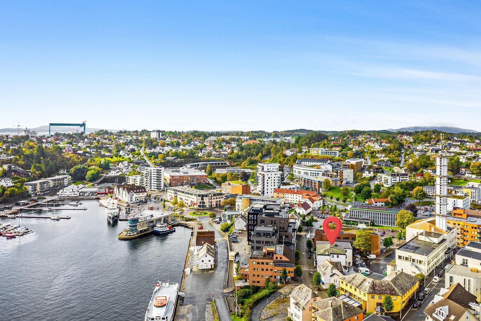 Sentral beliggenhet på Leirvik Galleribilde