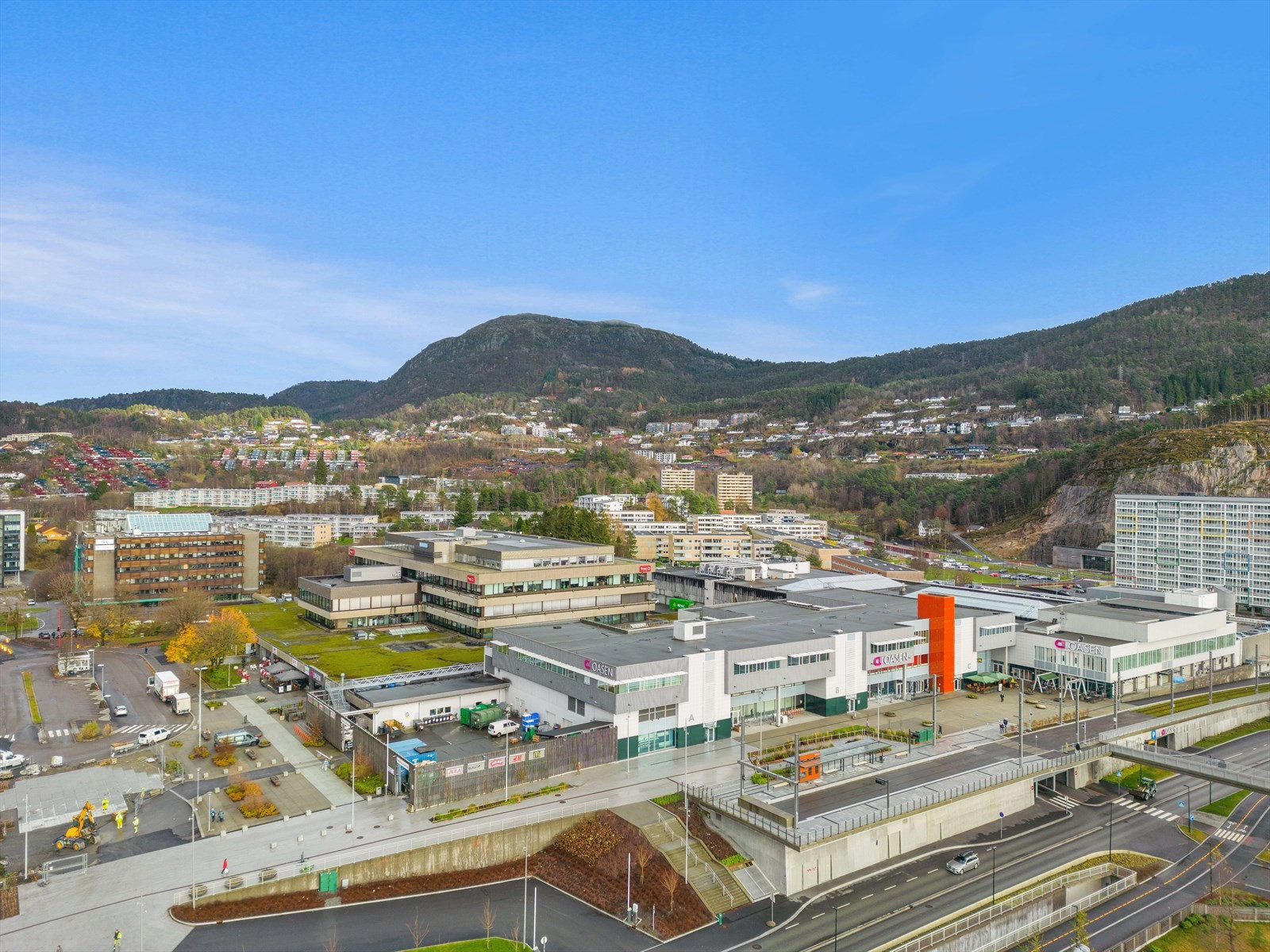 Flyfoto som viser Bybane og bygget