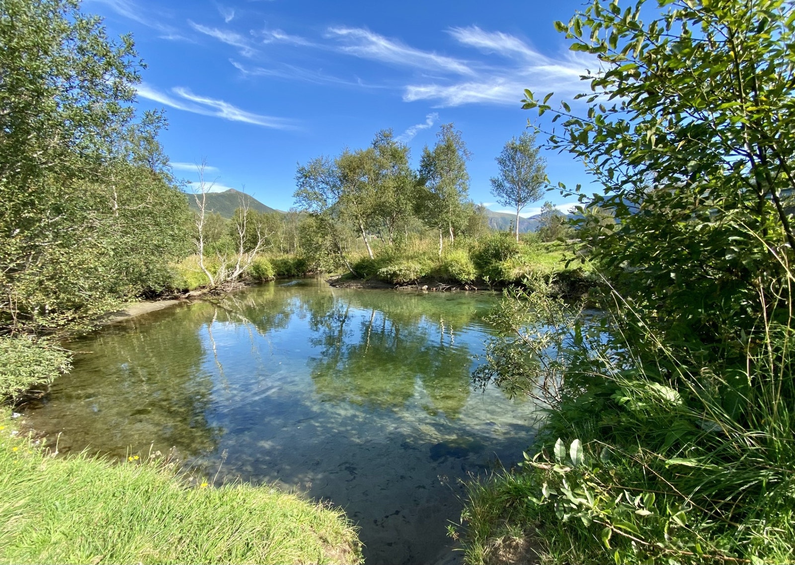 Nærområde - badekulpen i elven som grenser til tomten - ta deg en deilig dukkert Galleribilde
