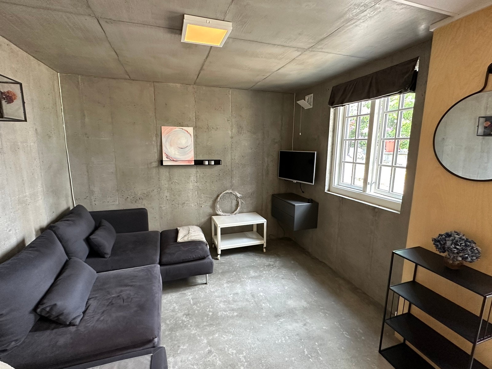Stue med vindu Galleribilde