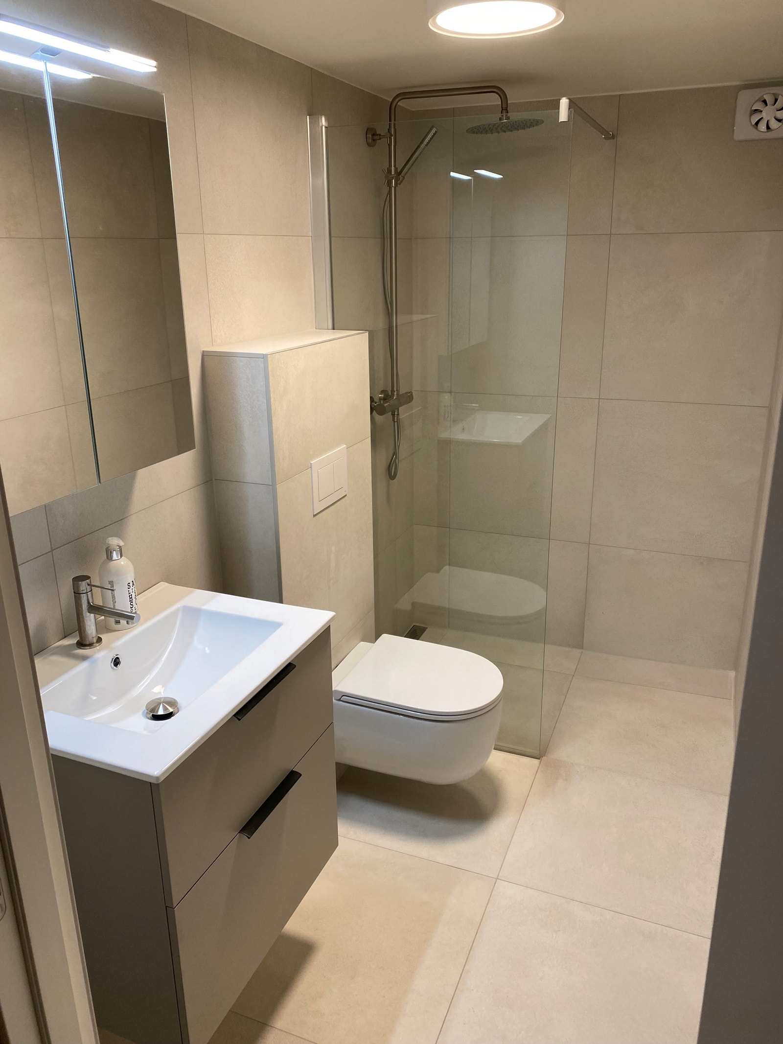 Flott bad med høy standard Galleribilde