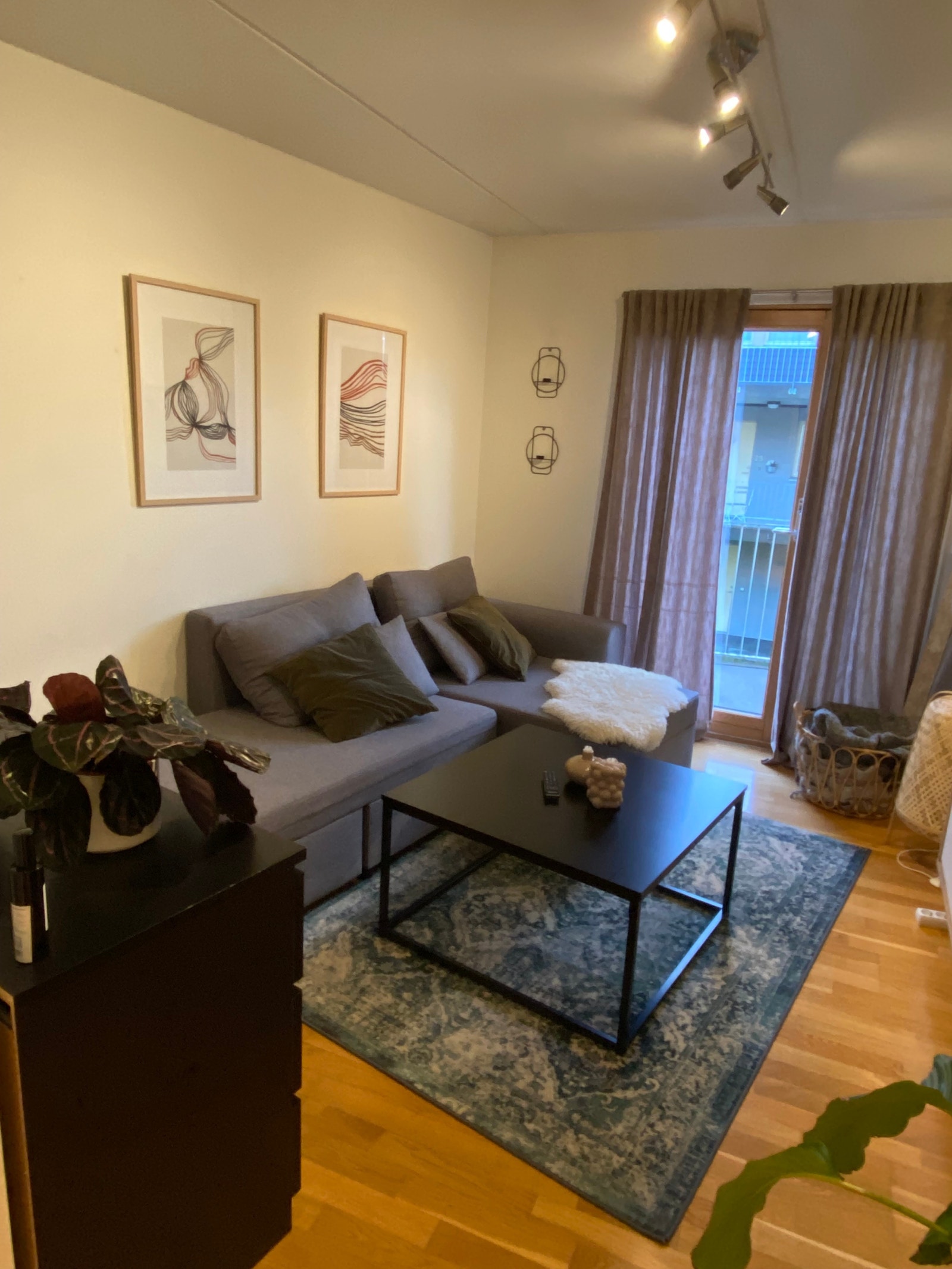 Eksempel på møblert stue/kjøkken Galleribilde