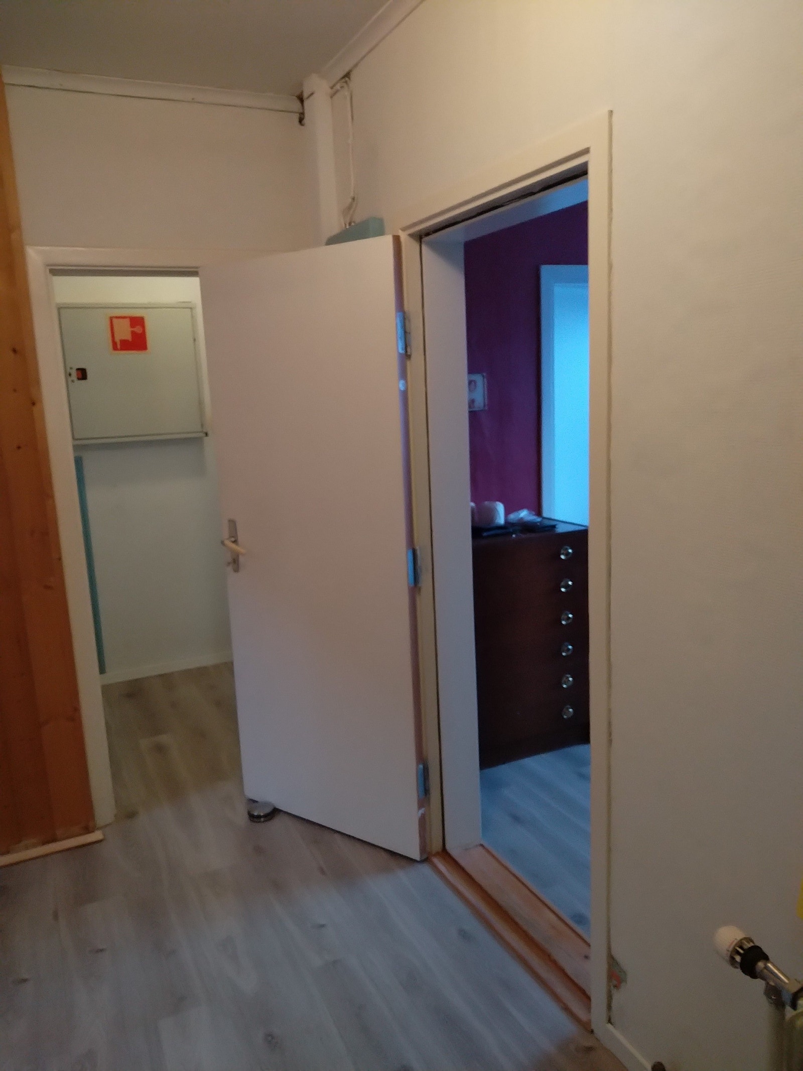 Gang bak 1. etasje, inngang soverom Galleribilde