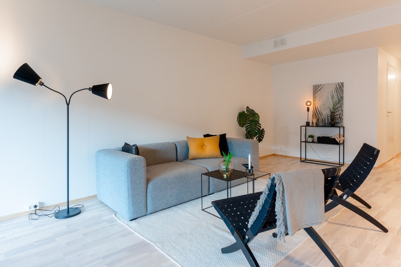 Det er parkettgulv og vannbåren varme i gulvene. Galleribilde