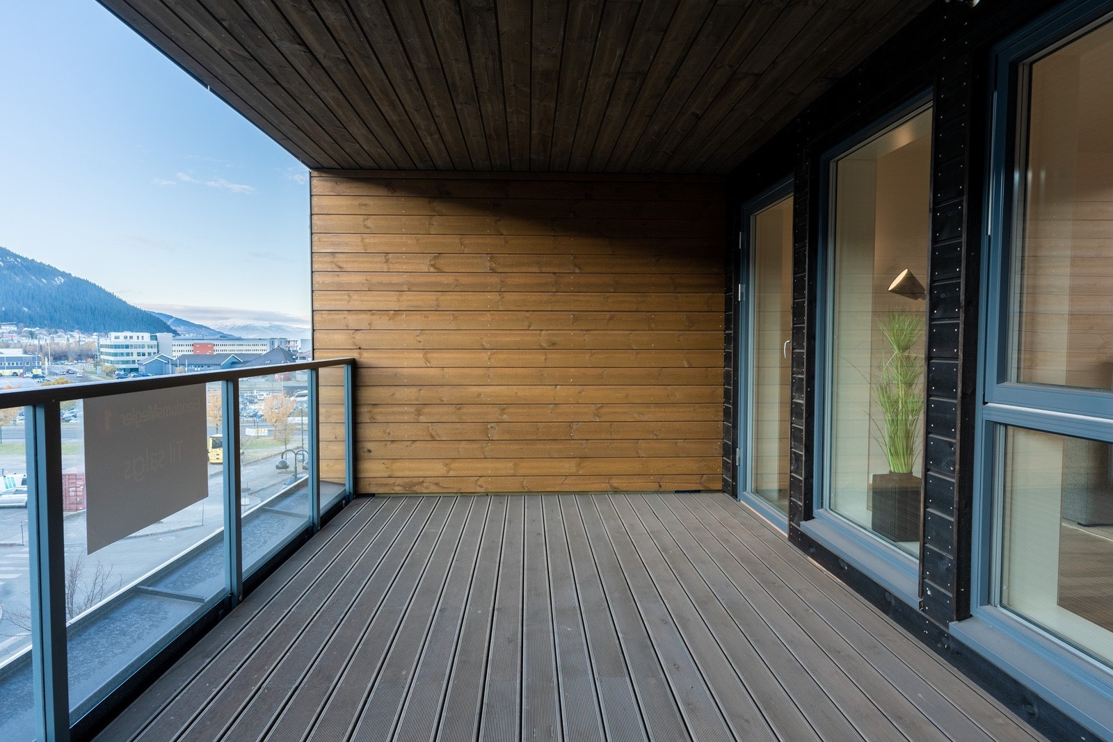 Romslige balkonger, med plass til ønsker møblement. Galleribilde